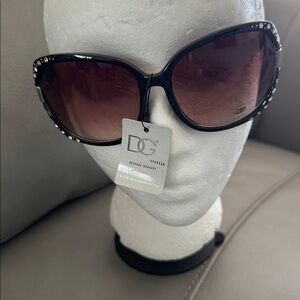 New DG Eyewear Sunglasses 100% UV Lens Protection color multi.